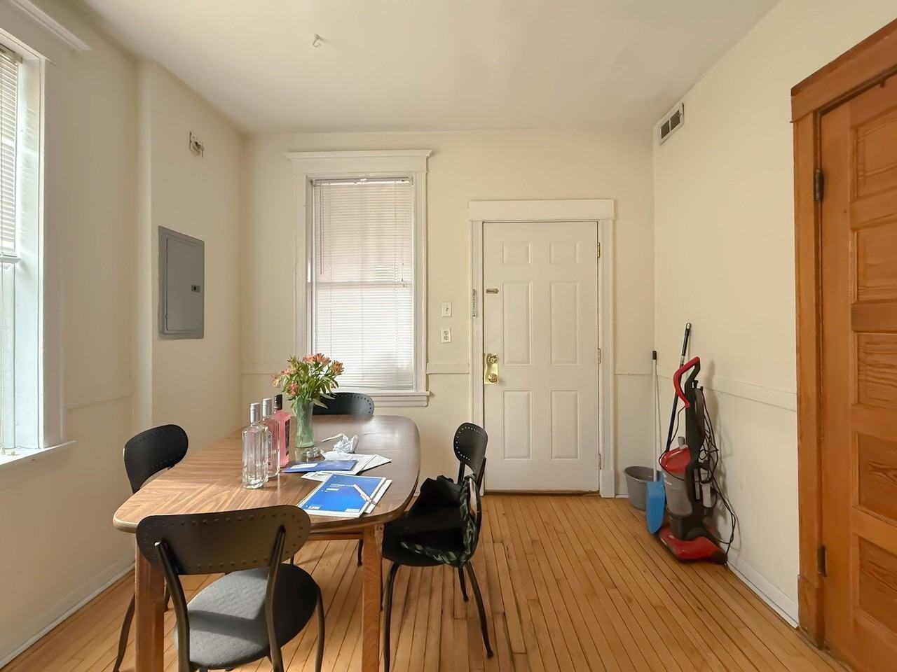 2442 N Ashland Ave Apt 3 #3 - Photo 6 of 16