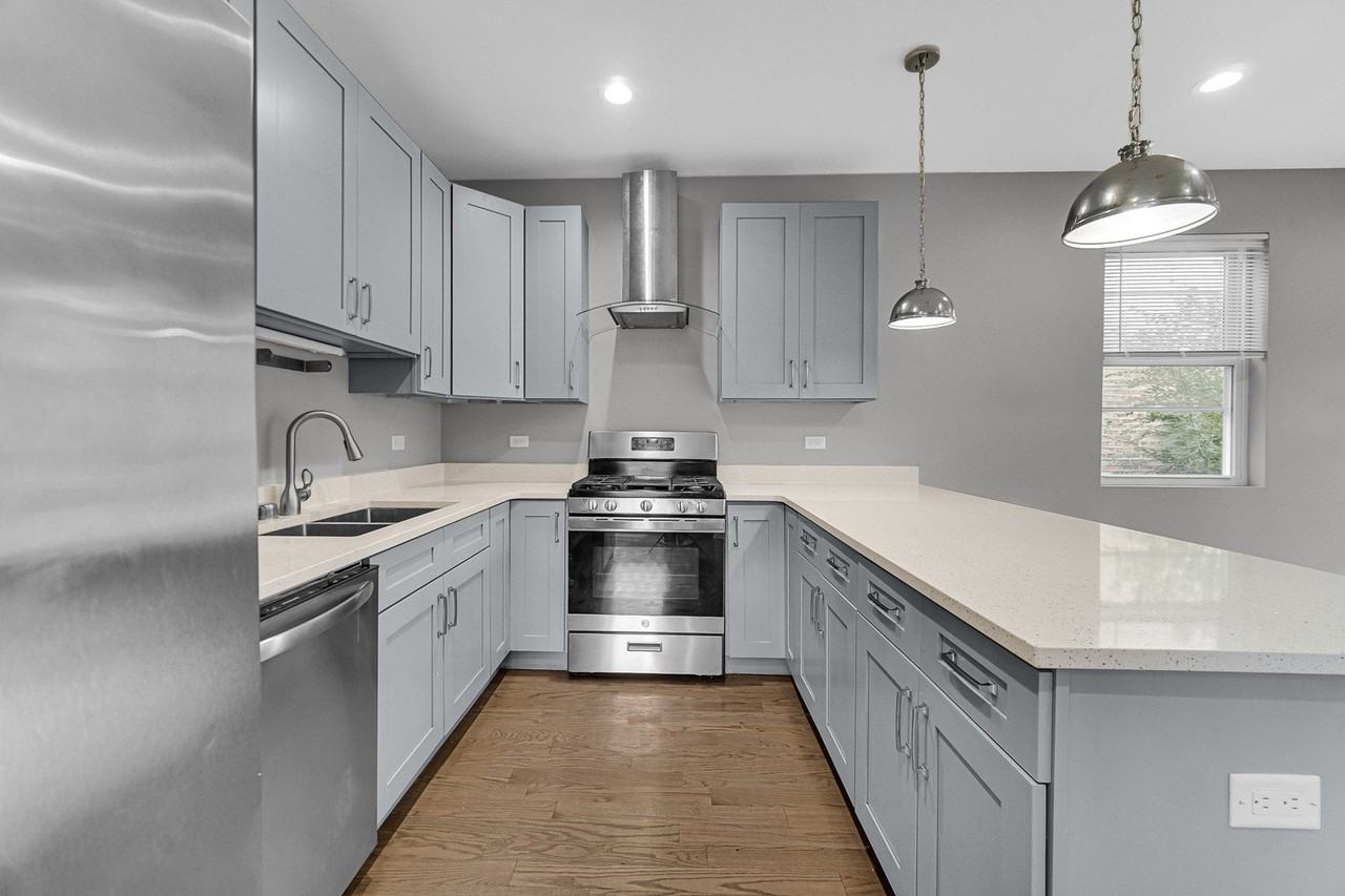 1048 N Lawndale Ave Unit 1 #1 - Photo 3 of 12