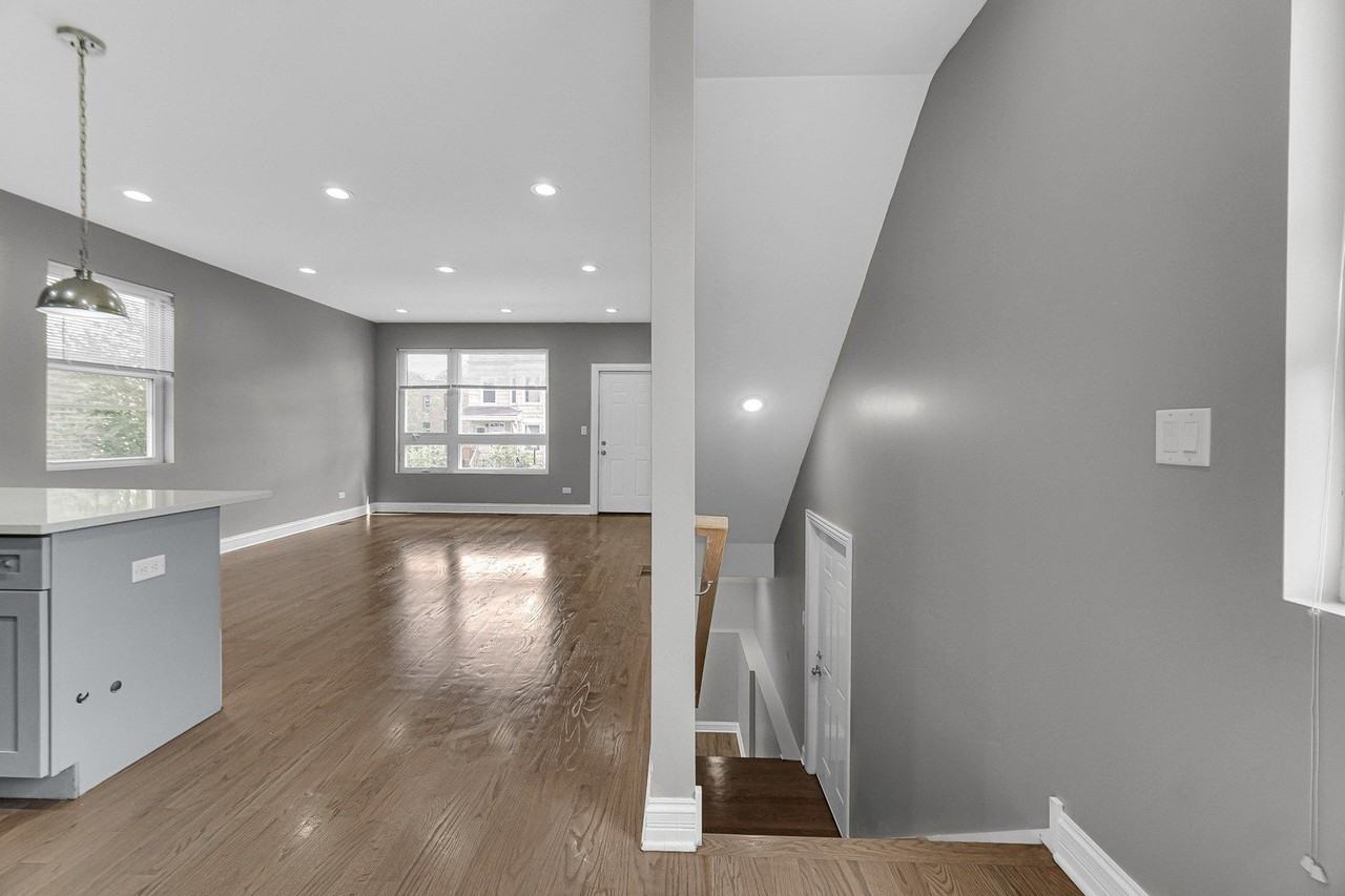 1048 N Lawndale Ave Unit 1 #1 - Photo 4 of 12