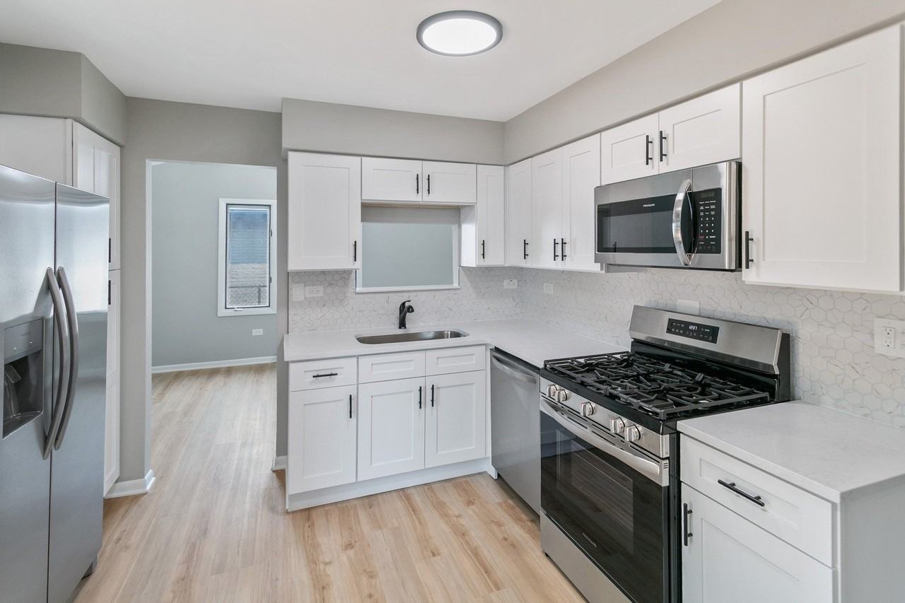 242 S Harper Ave - Photo 2 of 20