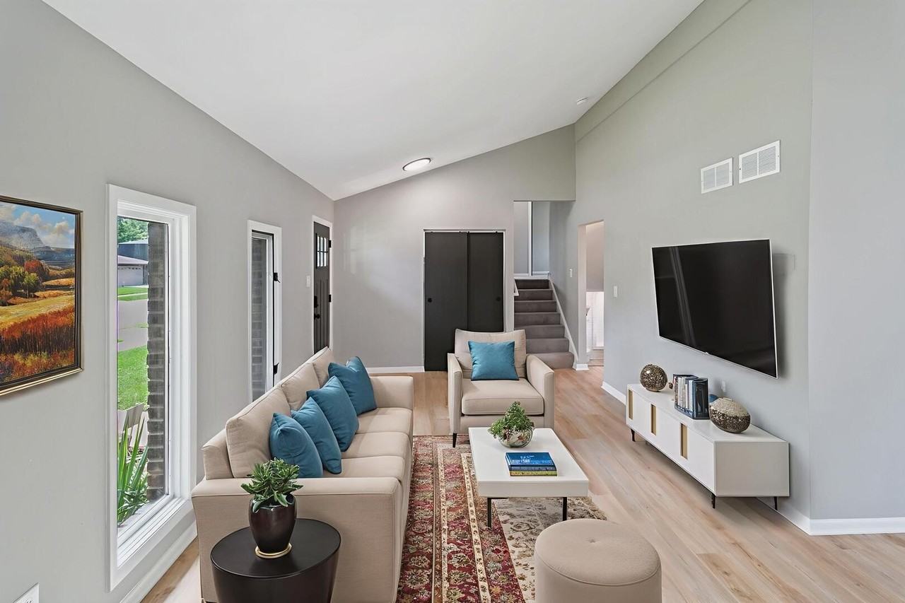 242 S Harper Ave - Photo 5 of 20