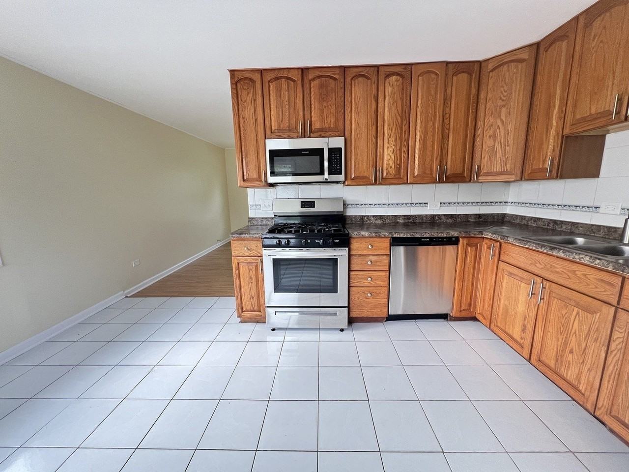 206 E Center St - Photo 3 of 26