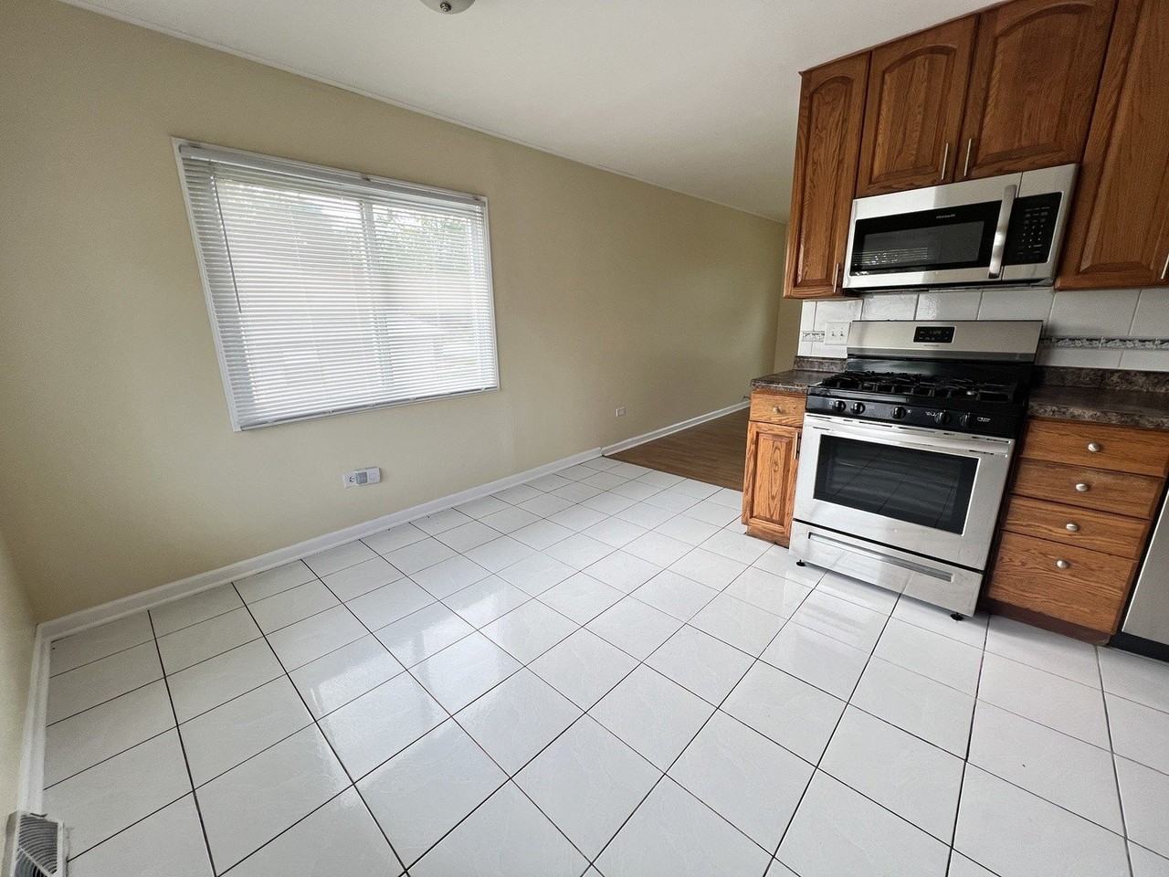 206 E Center St - Photo 4 of 26