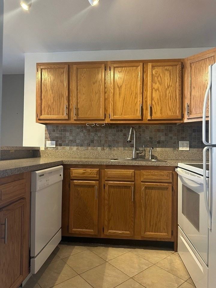 5830 Oakwood Dr Apt 3h #3H - Photo 6 of 8