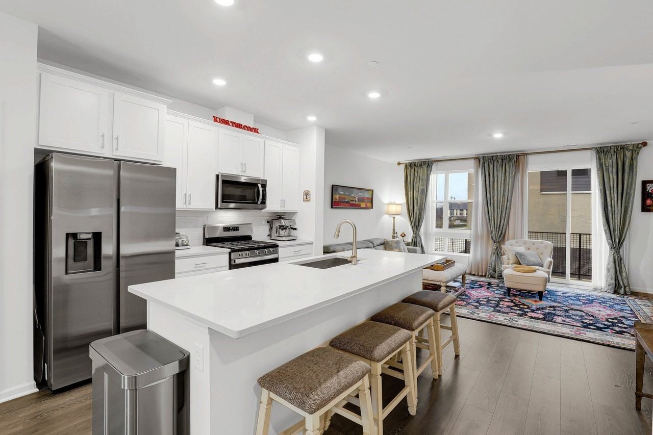 1200 Lakepointe Dr - Photo 2 of 19