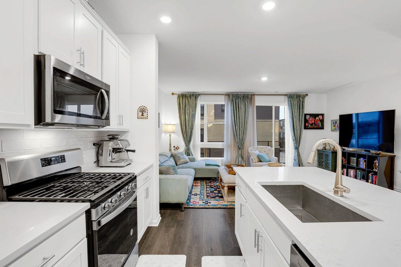 1200 Lakepointe Dr - Photo 4 of 19