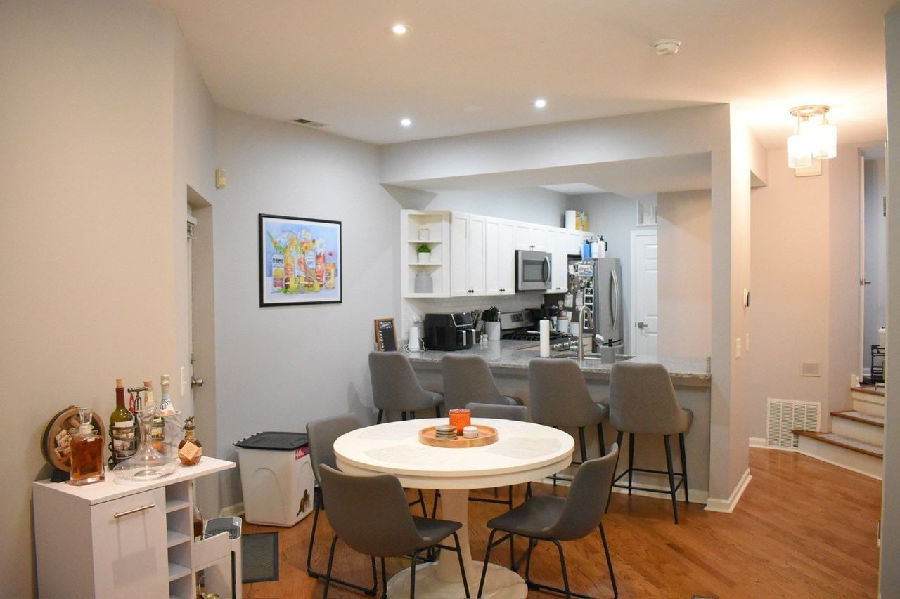 2851 N Southport Ave Apt A #A - Photo 7 of 12