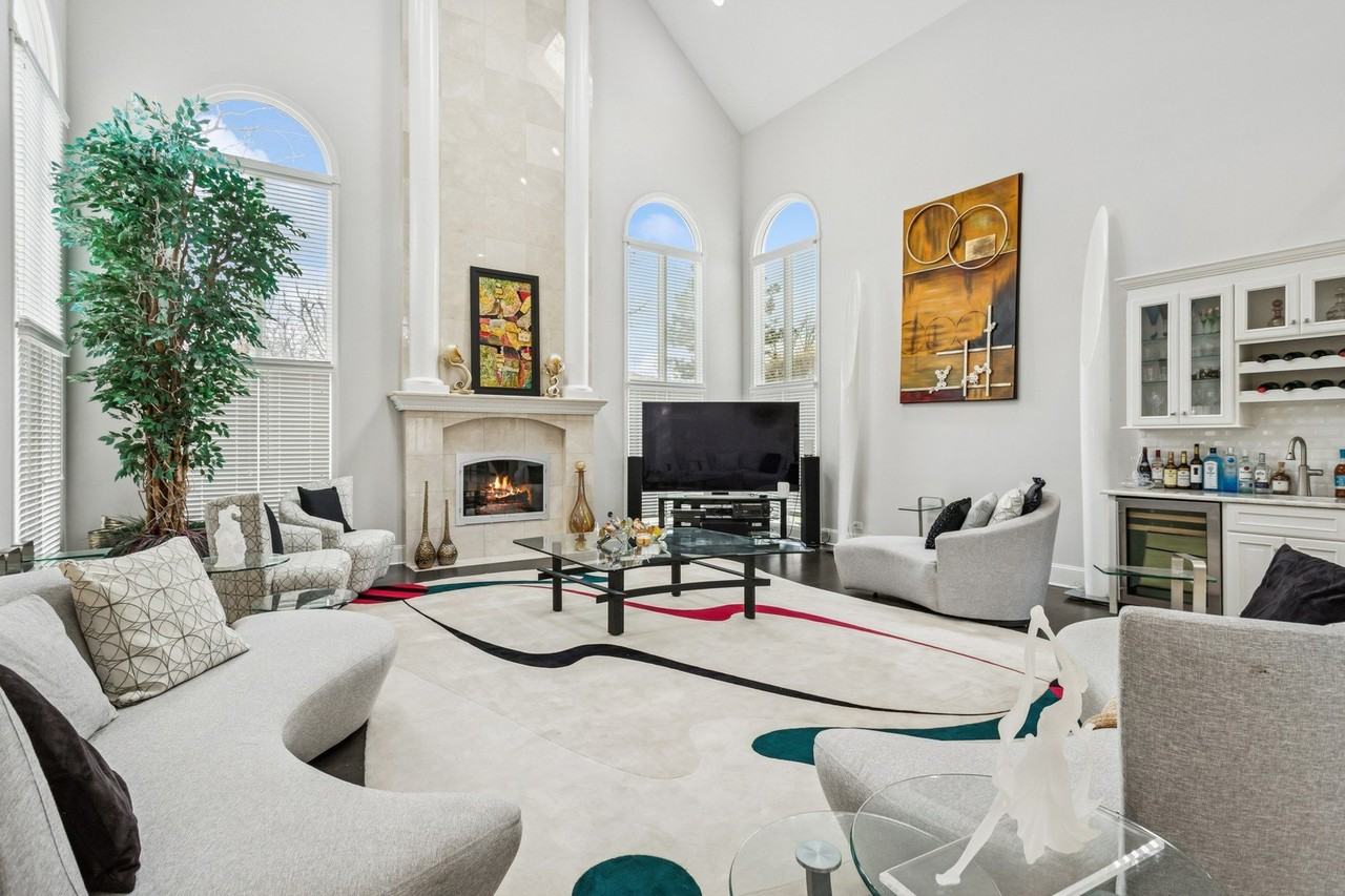 9200 Falling Waters Dr W - Photo 4 of 30