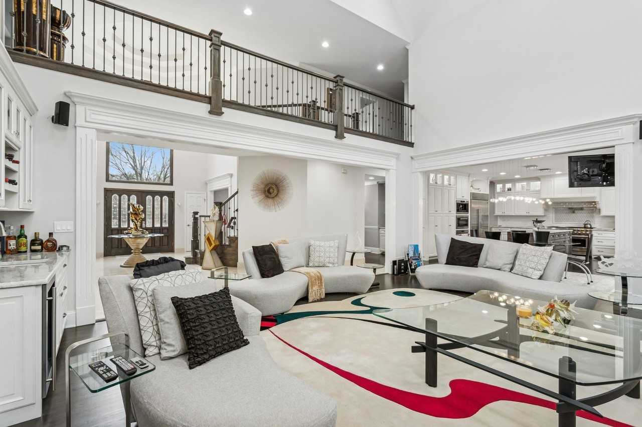 9200 Falling Waters Dr W - Photo 6 of 30