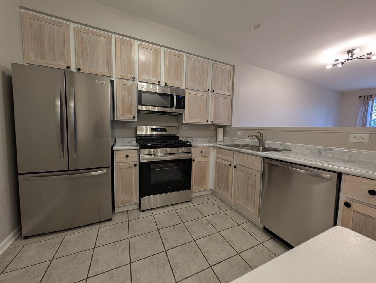 3043 Kentshire Cir - Photo 5 of 17