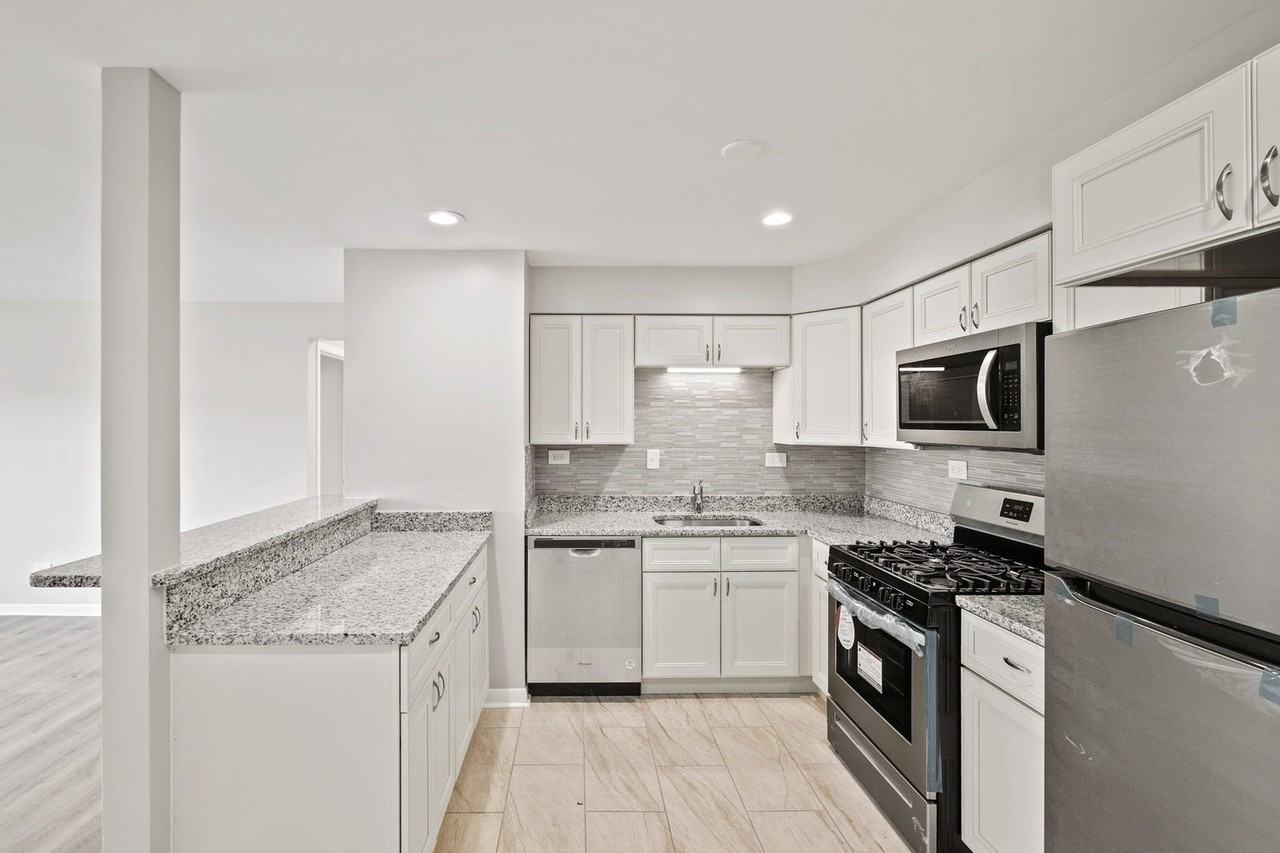 8440 W 95th St Apt 12 #12 - Photo 3 of 18