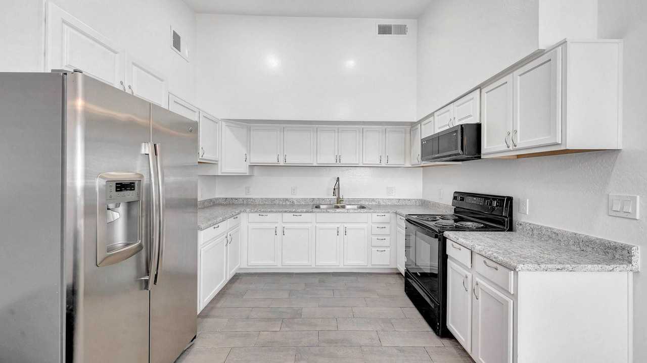 W Coolidge St - Photo 2 of 39