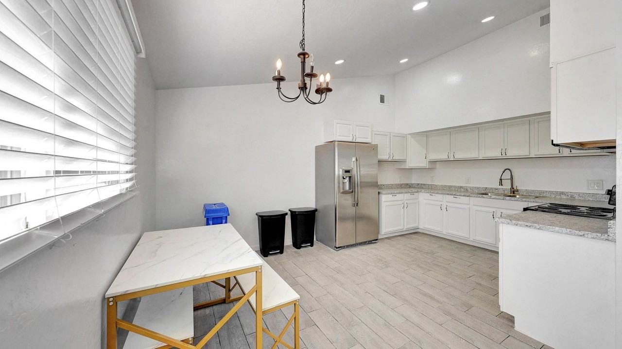 W Coolidge St - Photo 3 of 39