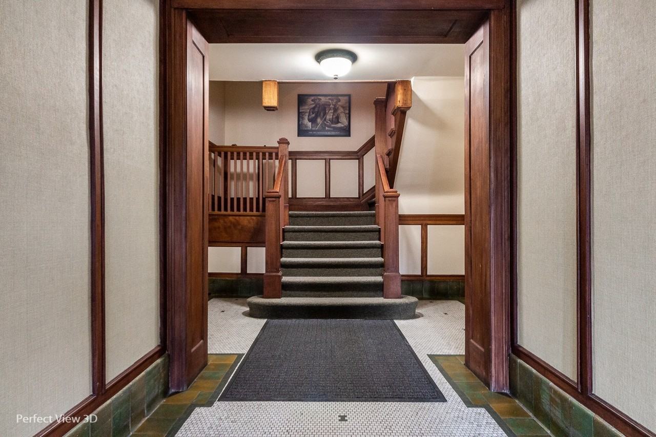 7216 S South Shore Dr Apt 3 #3 - Photo 2 of 30