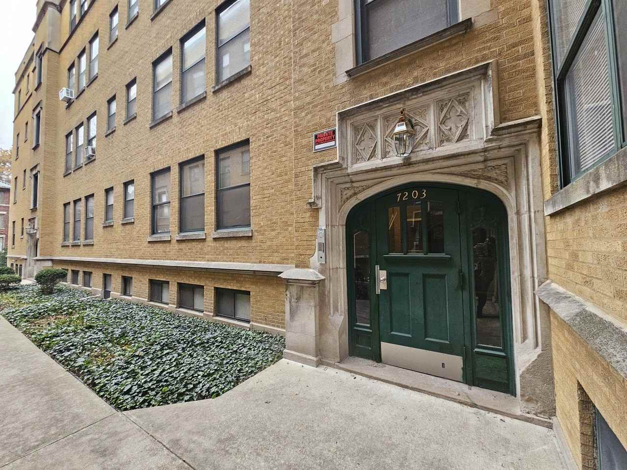 7203 S Yates Blvd Apt 1a #1A - Photo 2 of 18