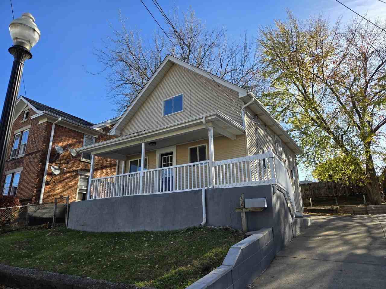 324 Rosewood Ave - Photo 3 of 26