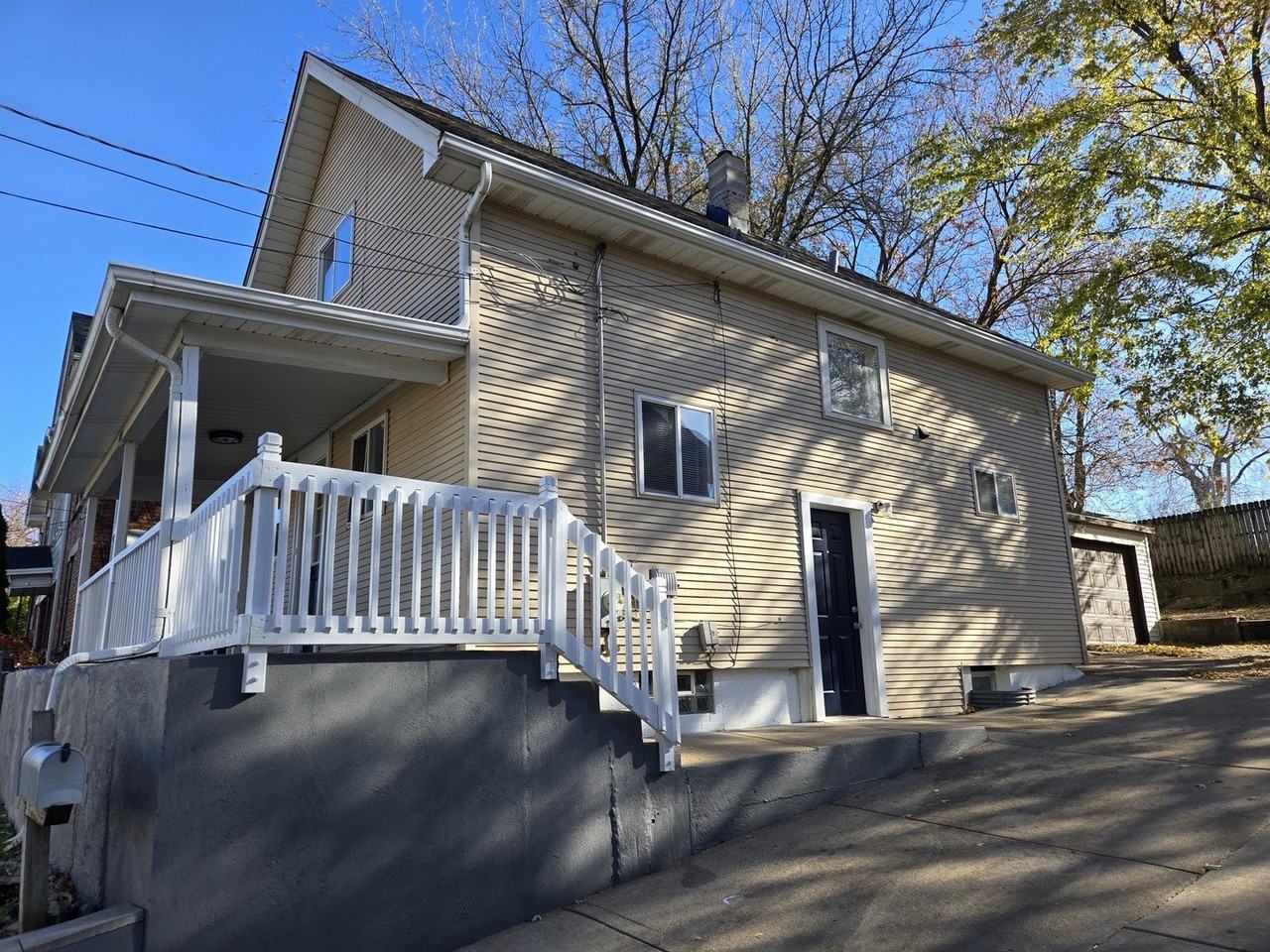 324 Rosewood Ave - Photo 4 of 26