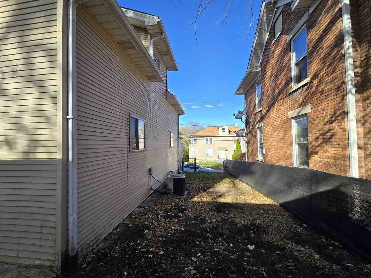 324 Rosewood Ave - Photo 5 of 26