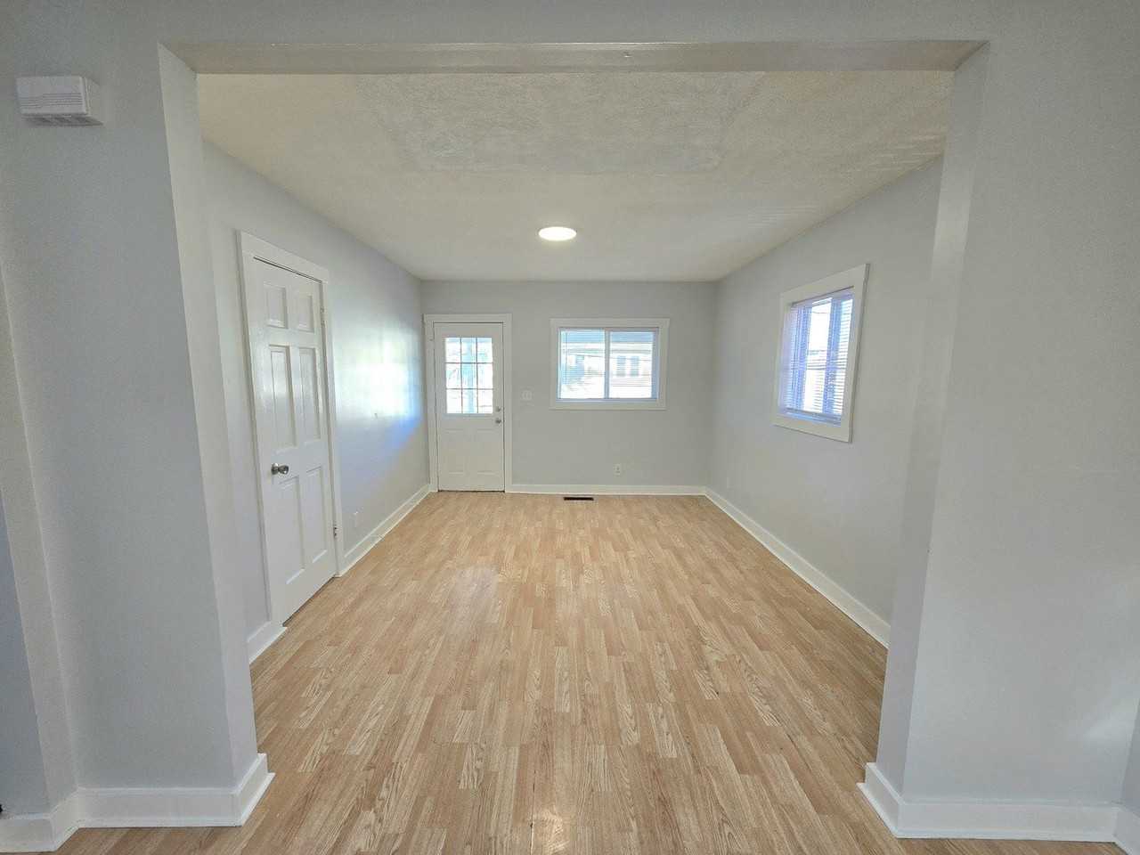 324 Rosewood Ave - Photo 7 of 26