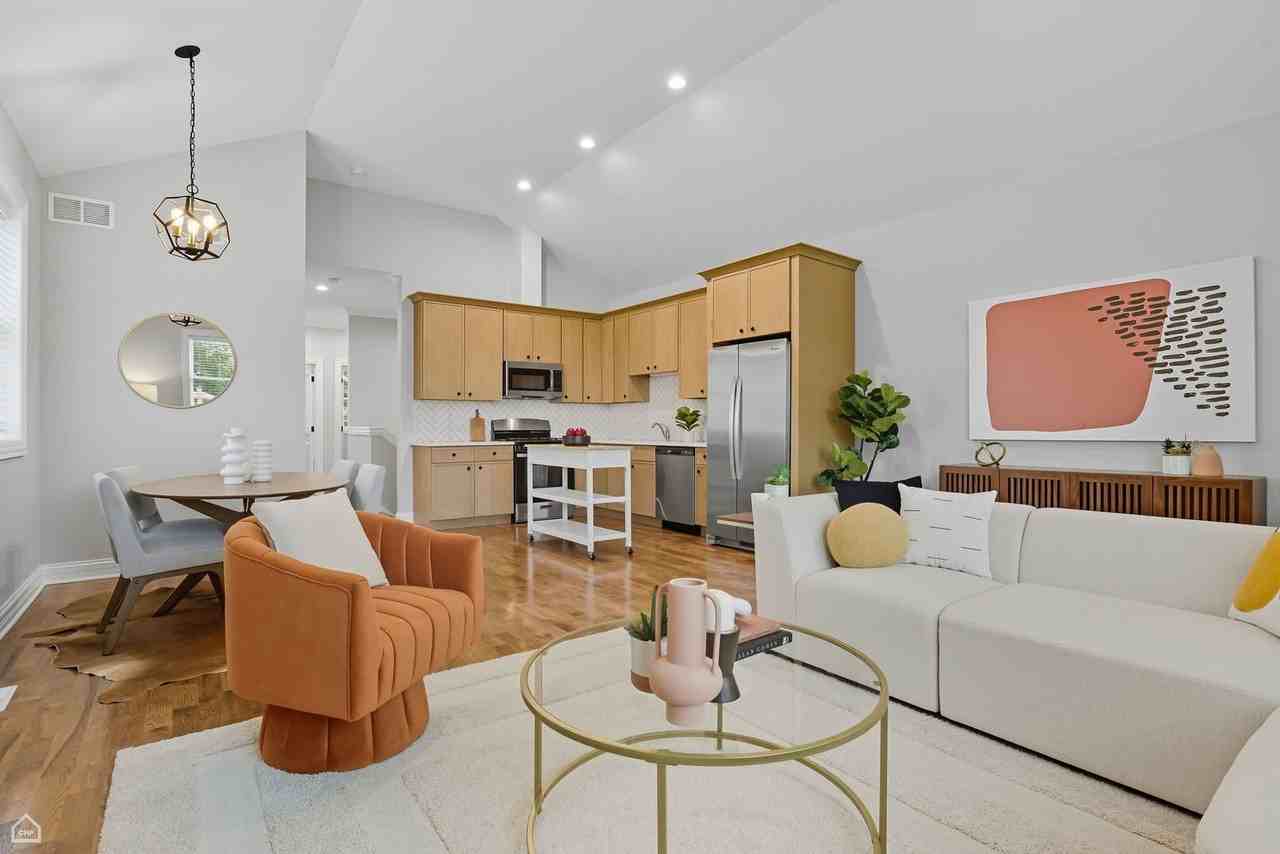 547 N Springfield Ave - Photo 2 of 20