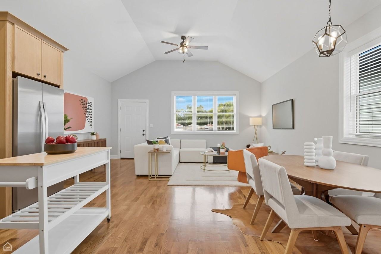 547 N Springfield Ave - Photo 3 of 20