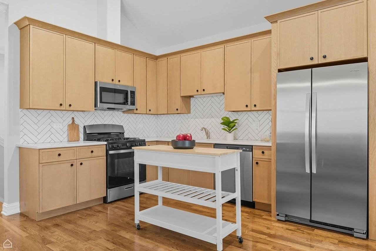 547 N Springfield Ave - Photo 4 of 20