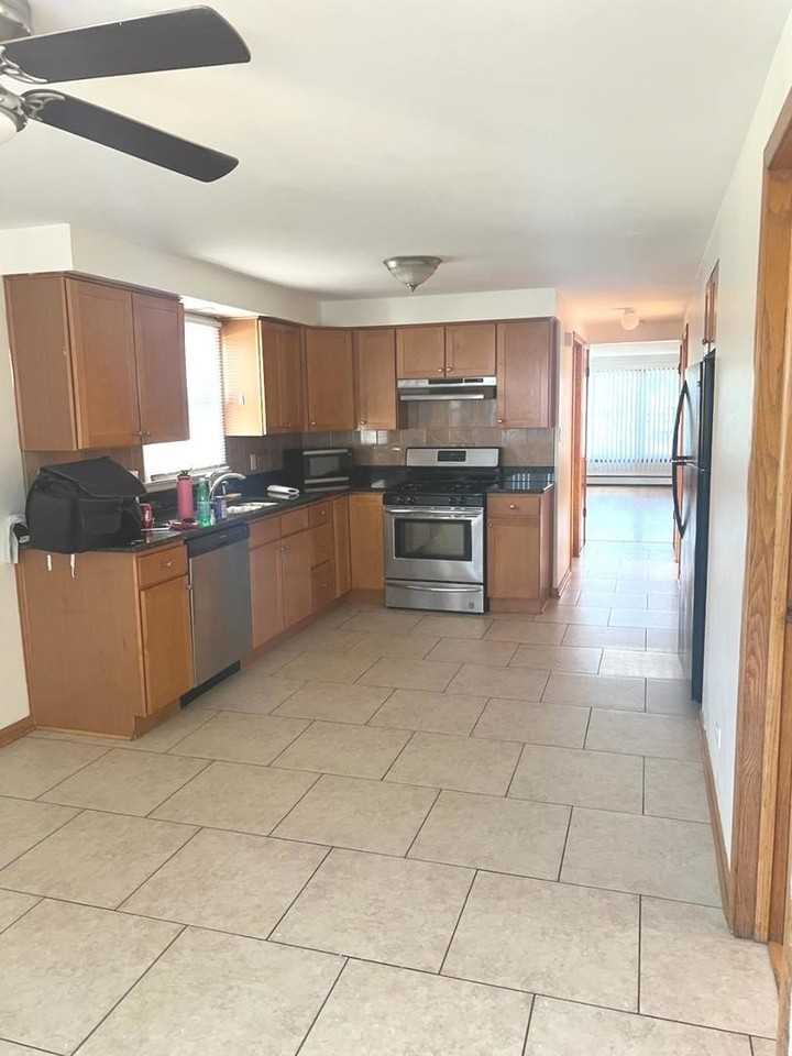 6134 W 79th St Apt 1 #1 - Photo 7 of 18