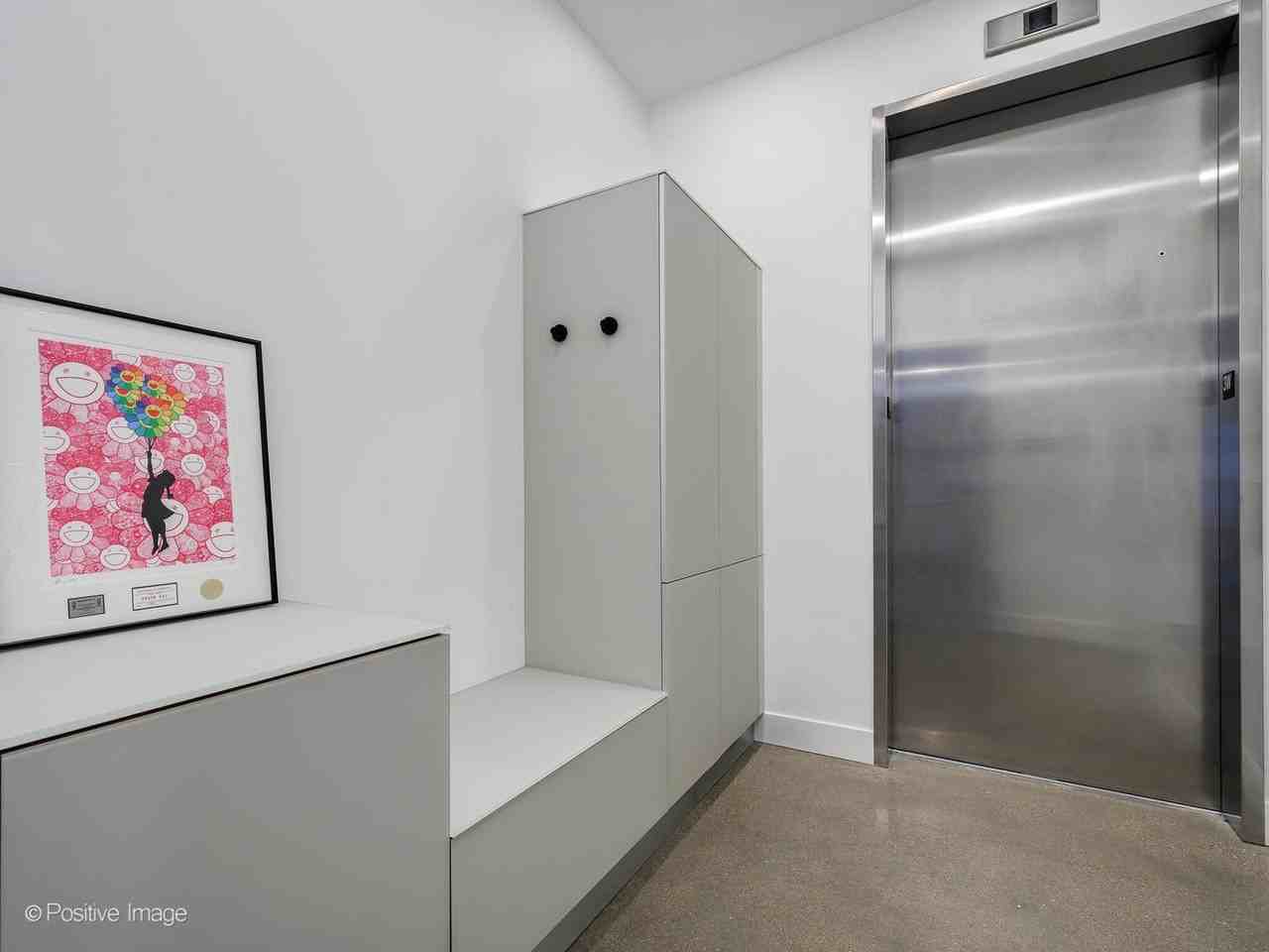 900 W Washington Blvd Apt 302 #302 - Photo 2 of 18