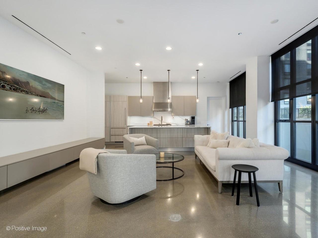 900 W Washington Blvd Apt 302 #302 - Photo 3 of 18