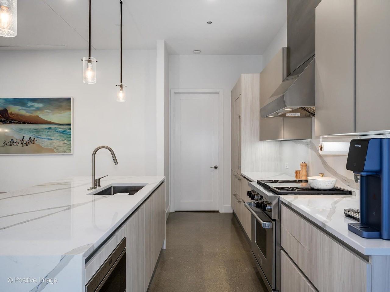 900 W Washington Blvd Apt 302 #302 - Photo 7 of 18