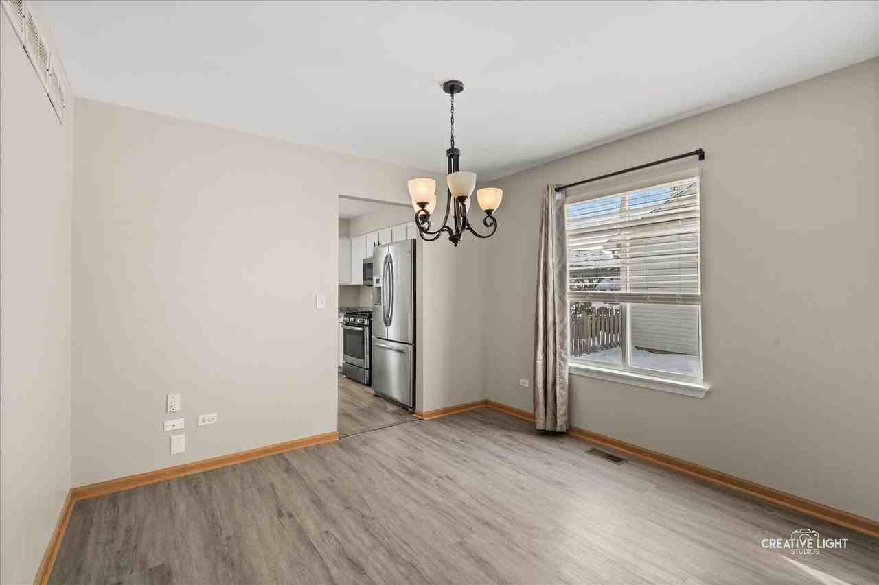 2477 Smithfield Ct - Photo 6 of 25