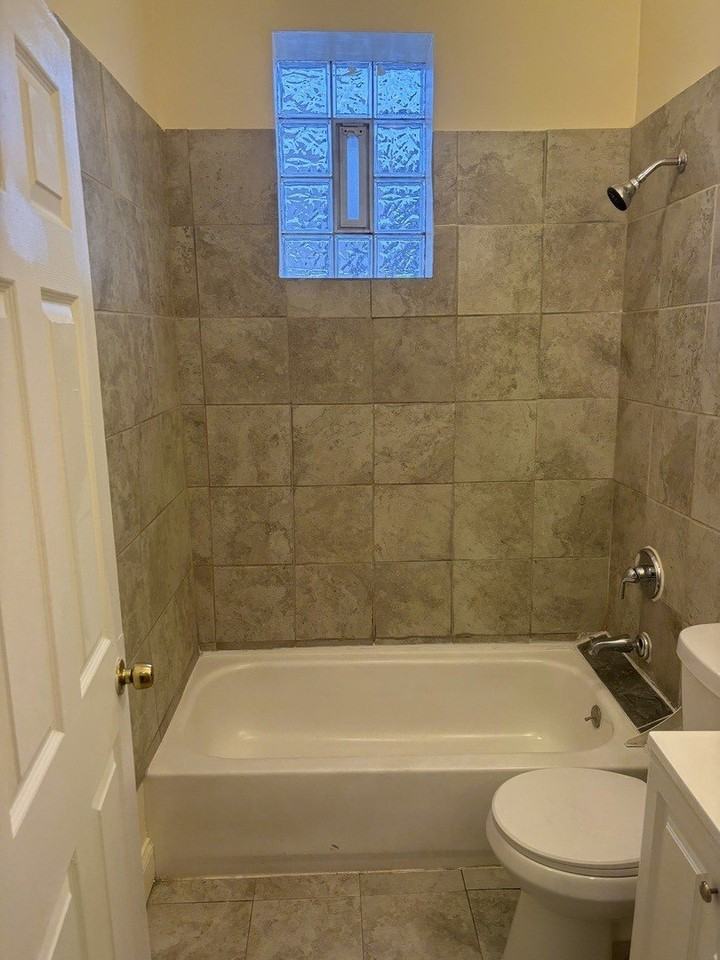 115 S Kilbourn Ave Unit 1st #1st - Photo 7 of 9