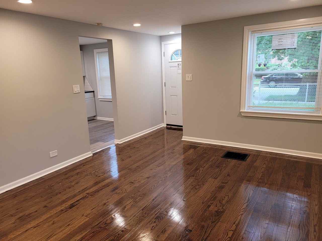 8617 S Bennett Ave - Photo 3 of 18