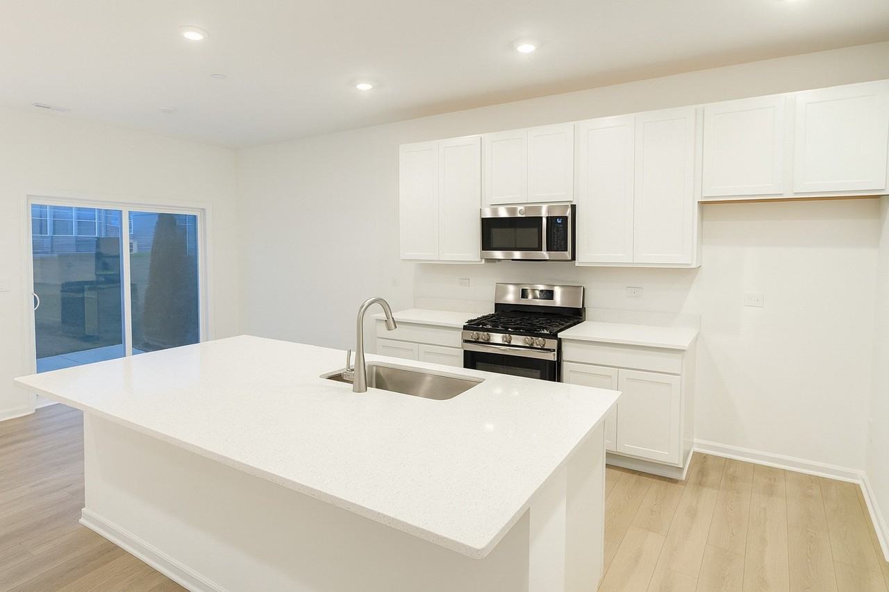 16503 W Golden Valley Ln - Photo 2 of 12