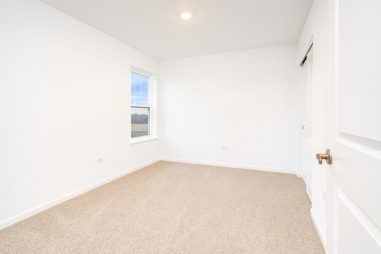 16503 W Golden Valley Ln - Photo 7 of 12