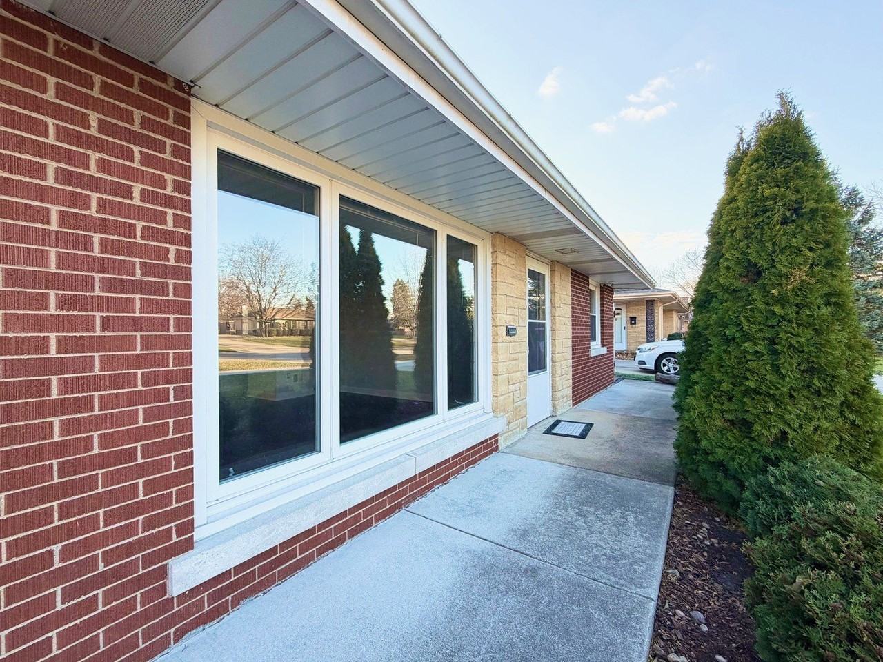 1616 Mayfield Ave - Photo 2 of 30