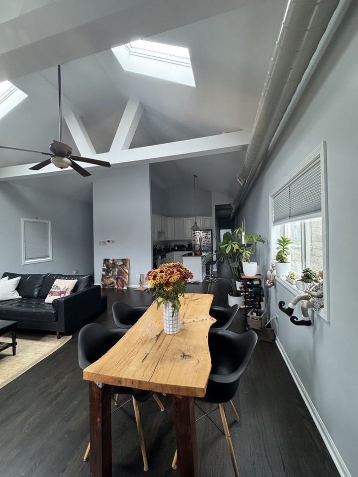 2315 W Harrison St Apt 4 #4 - Photo 4 of 9