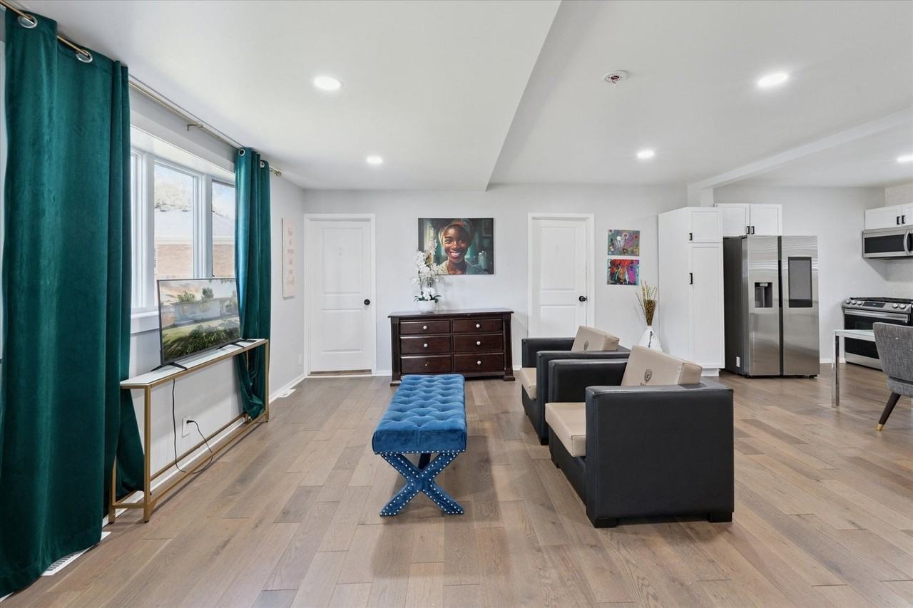 1313 Gordon Ave - Photo 2 of 17