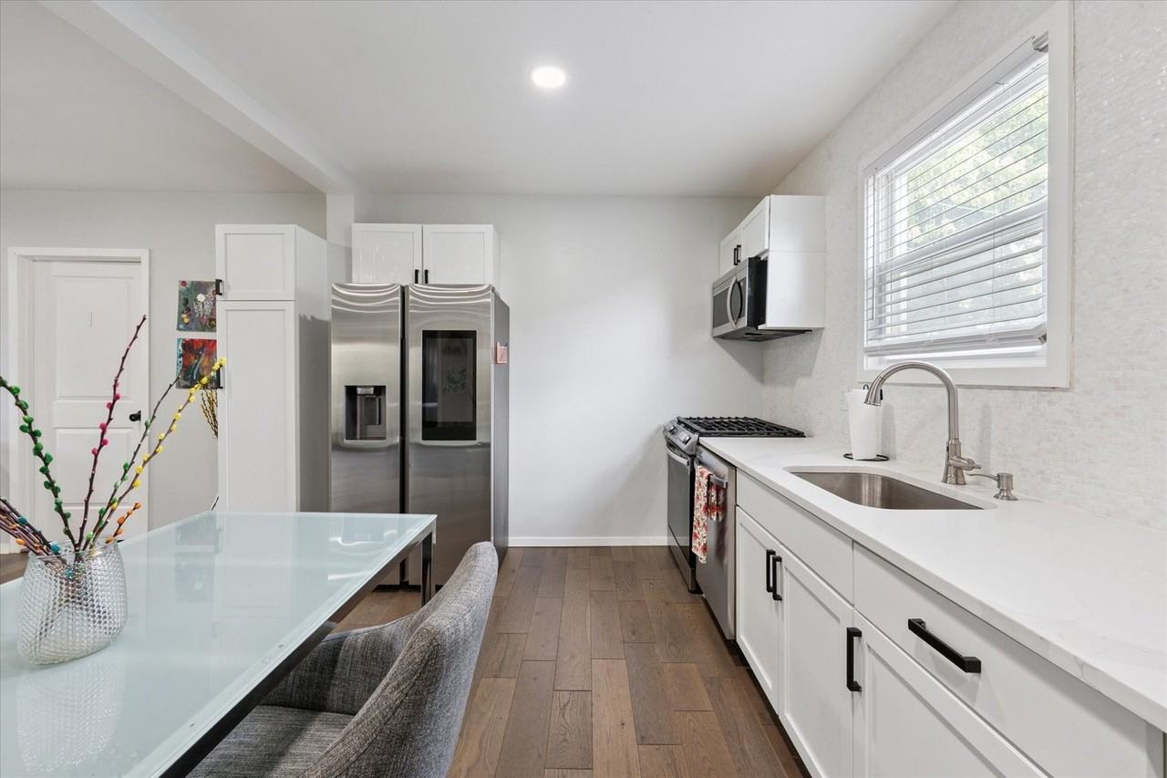 1313 Gordon Ave - Photo 7 of 17