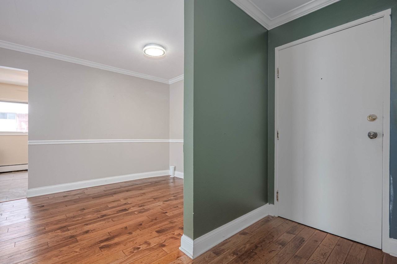 685 E Fullerton Ave Apt 201 #201 - Photo 5 of 19