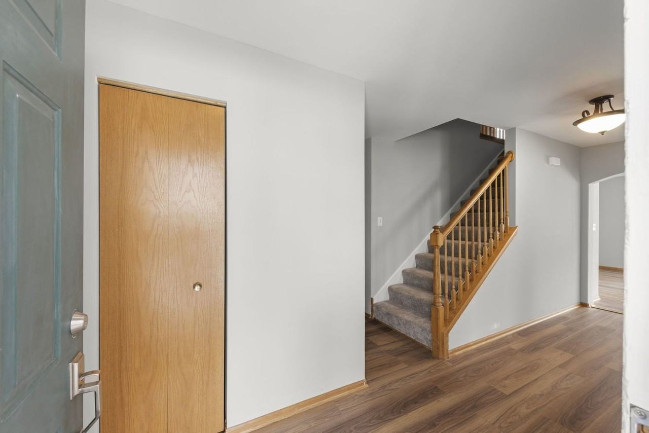 21519 Cormorant St - Photo 3 of 25