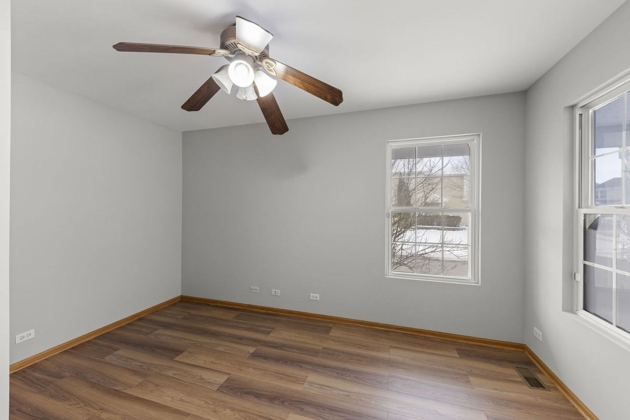 21519 Cormorant St - Photo 4 of 25