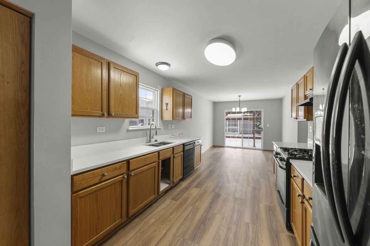 21519 Cormorant St - Photo 5 of 25