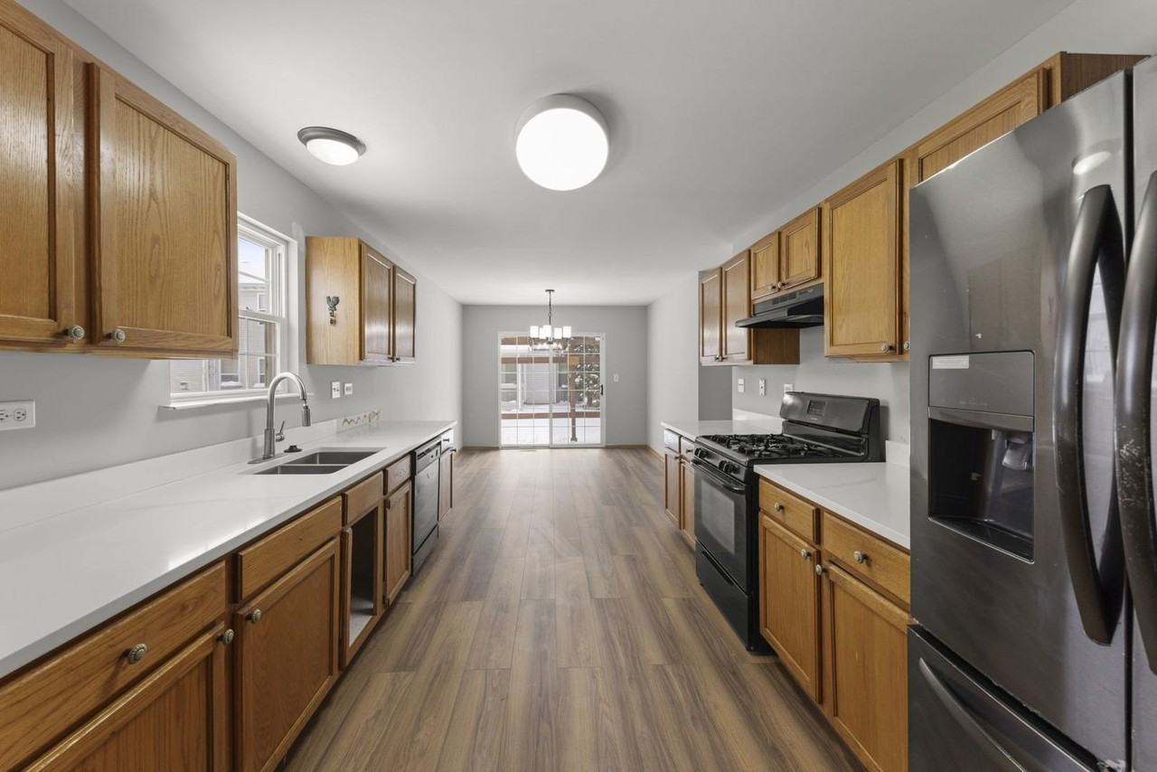 21519 Cormorant St - Photo 6 of 25