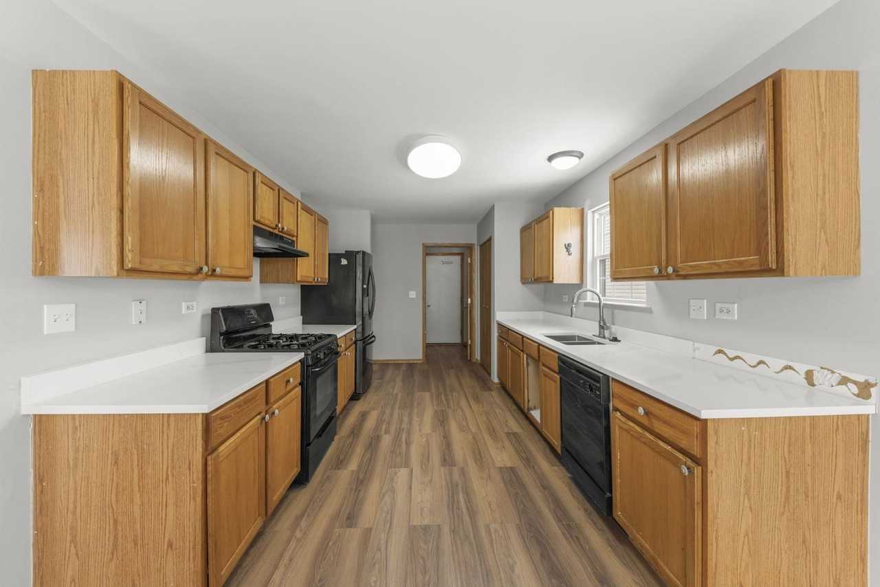 21519 Cormorant St - Photo 7 of 25