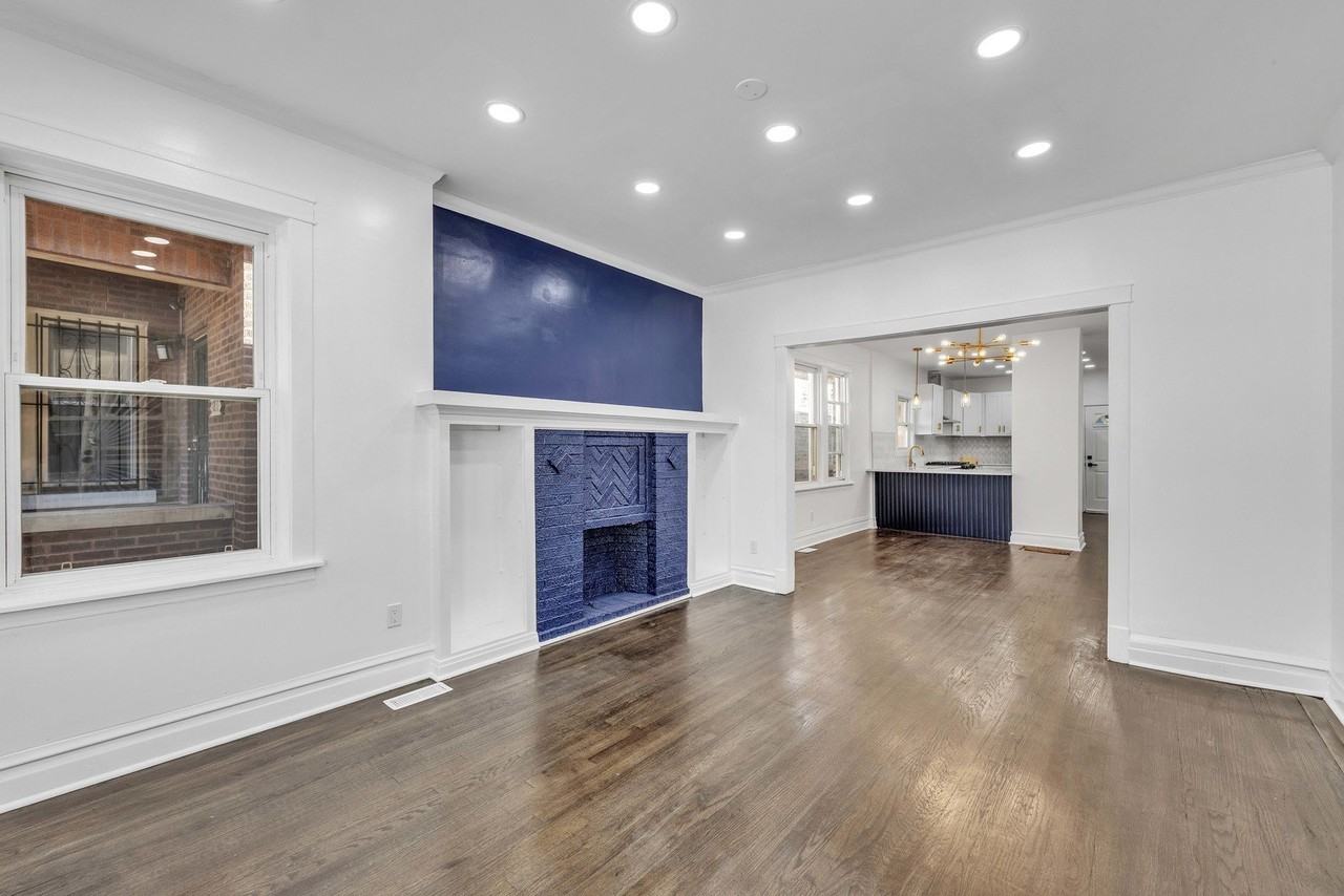 7835 S Laflin St - Photo 4 of 43