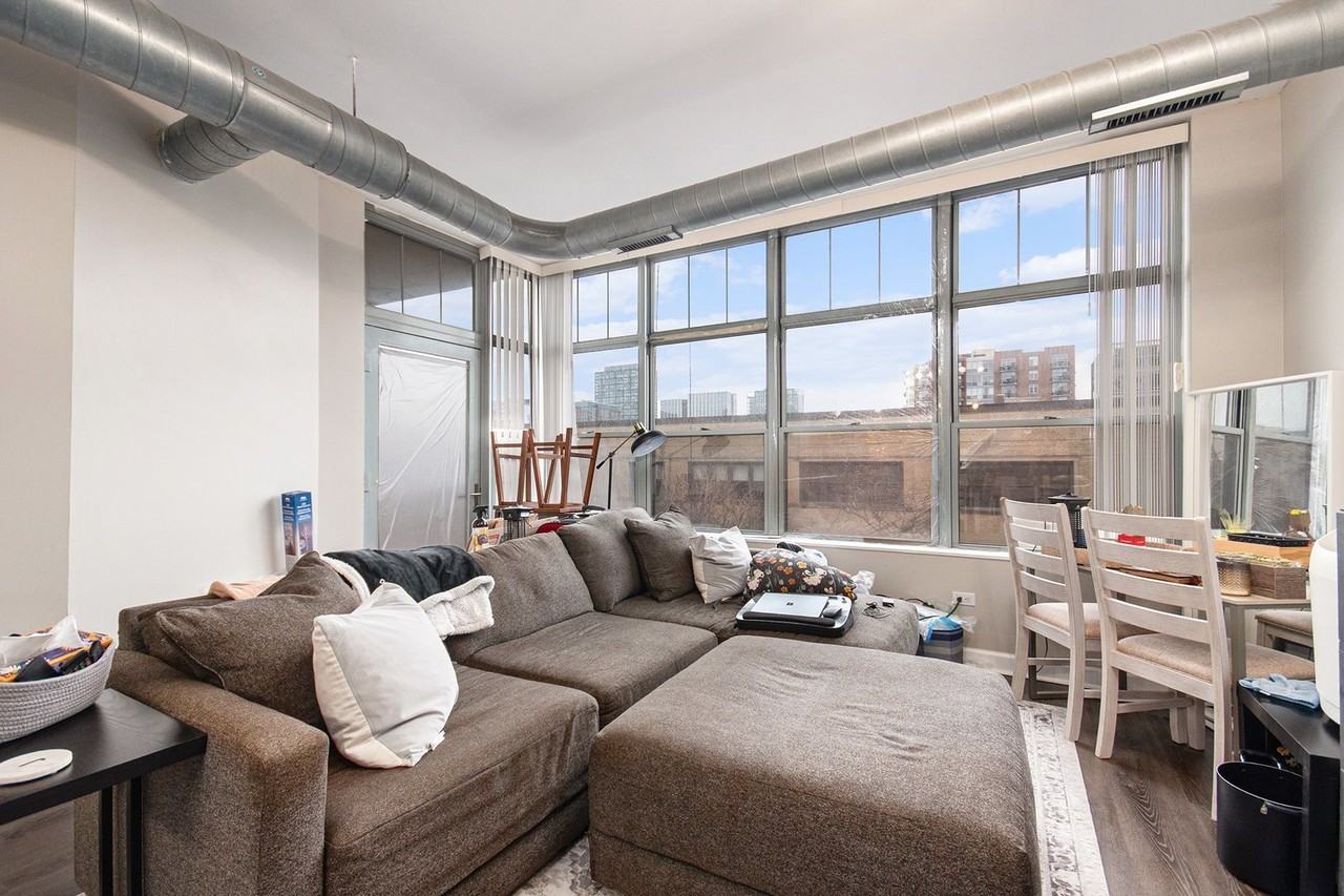 1200 W Monroe St Apt 310 #310 - Photo 3 of 15