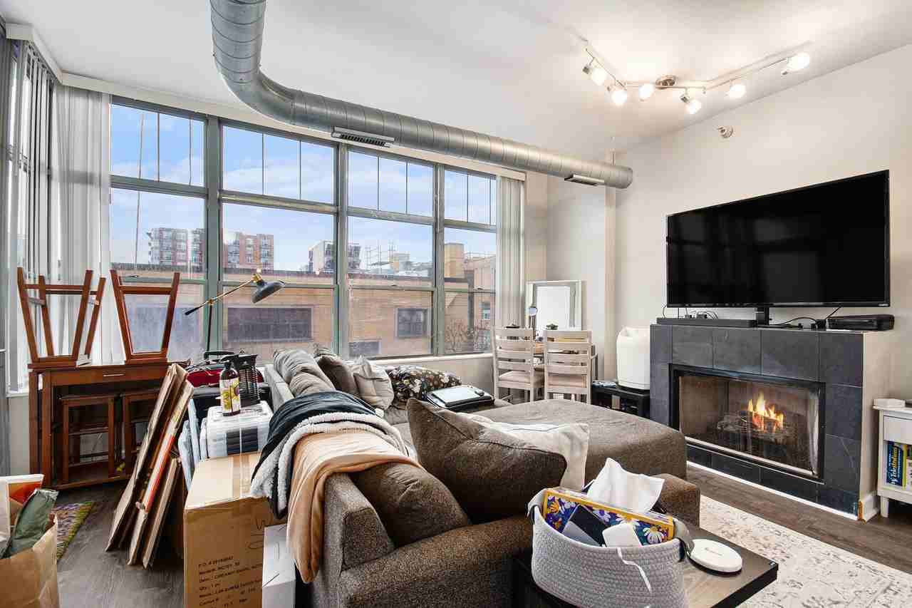 1200 W Monroe St Apt 310 #310 - Photo 4 of 15