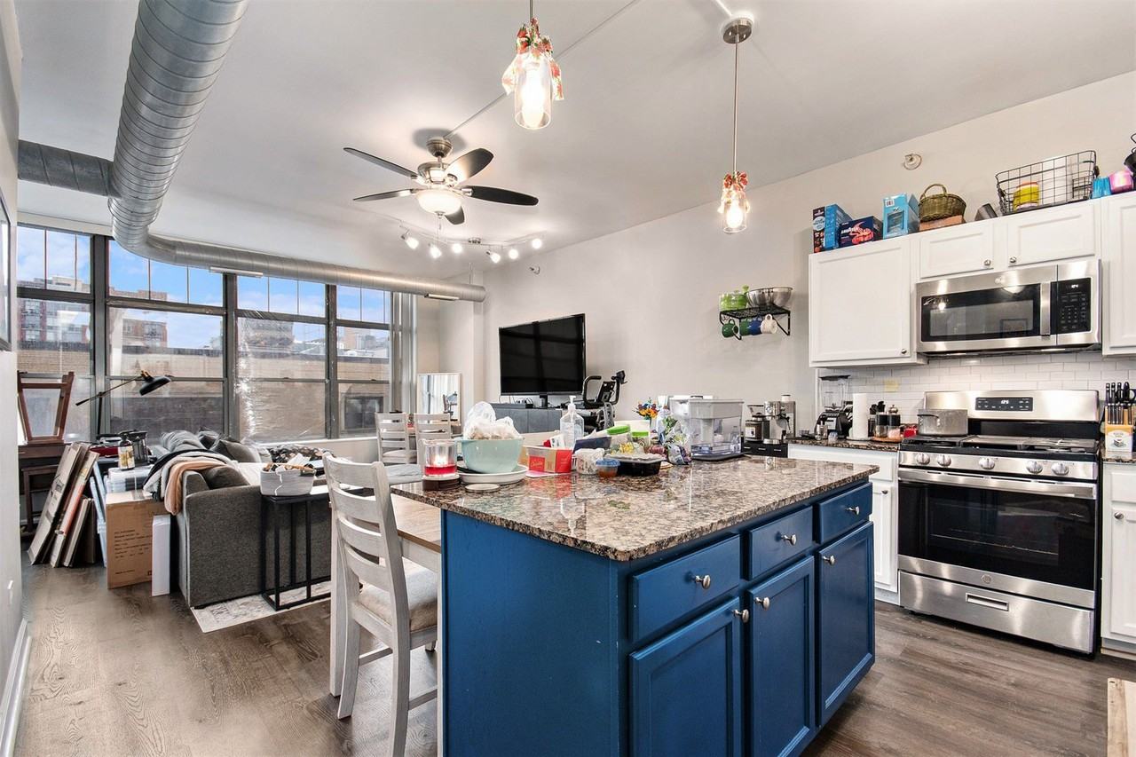 1200 W Monroe St Apt 310 #310 - Photo 7 of 15