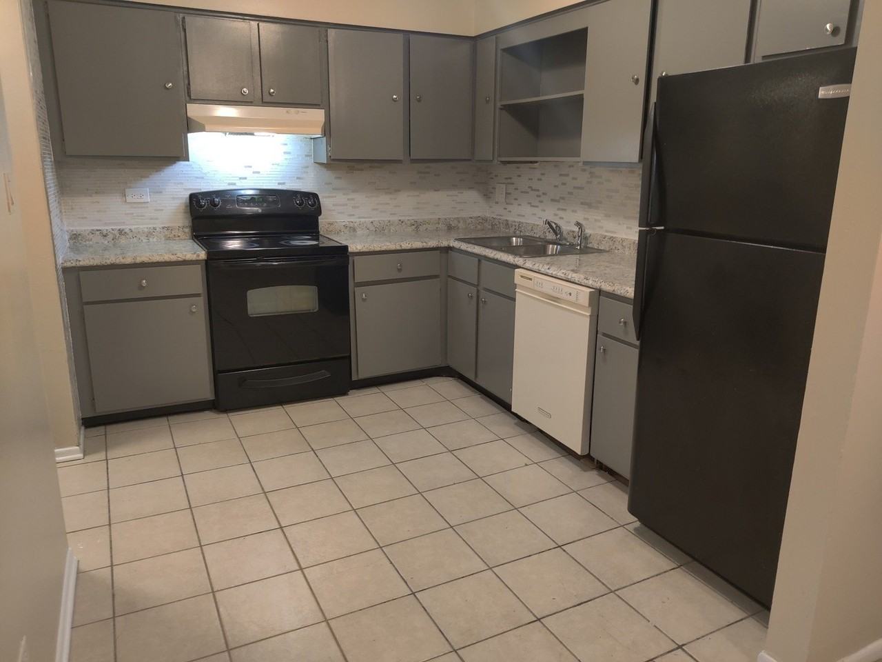 121 W Elk Trl Apt 221 #221 - Photo 4 of 10